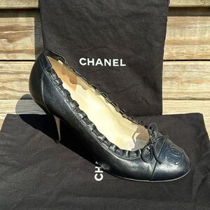 Chanel Interlocking Logo Black Leather Pumps, Size 40